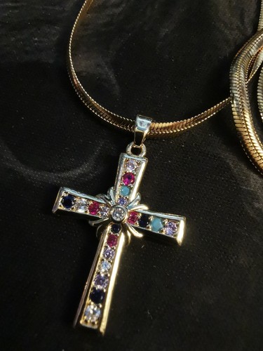 Goldfarbene kette kreuz - kette,